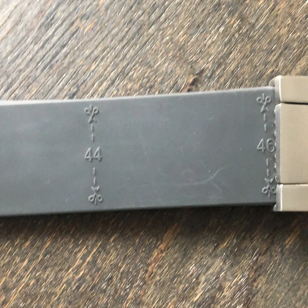 Clazic Grey belt with paw print buckle